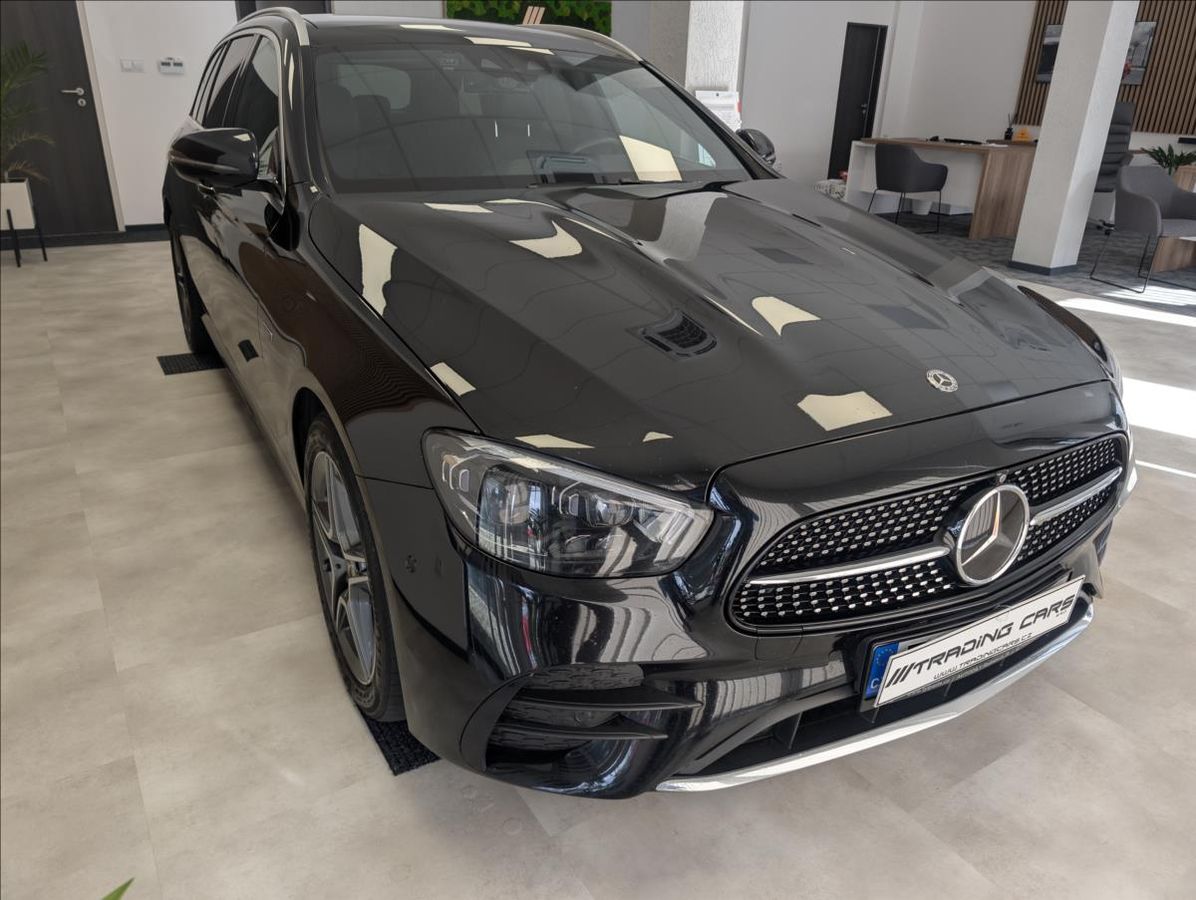 Mercedes-Benz Třídy E E300 DE EQ POWER 225 KW AMG