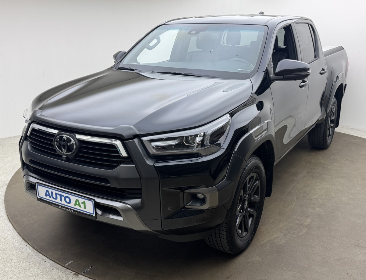 Toyota Hilux 2,8 INVICTIBLE DPH ZÁRUKA PPF