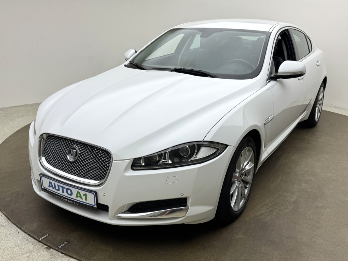 Jaguar XF 2,2 AT KŮŽE NAVI LED KAMERA ČR