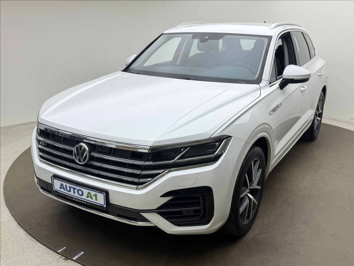 Volkswagen Touareg 3,0 R-LINE VZDUCH NV MATRIX ČR