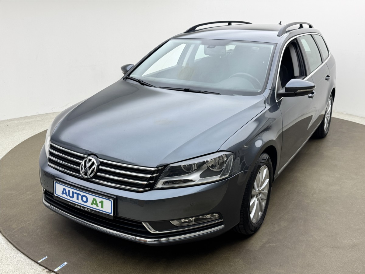Volkswagen Passat 1,4 TSi NAVI SENZORY TAŽNÉ