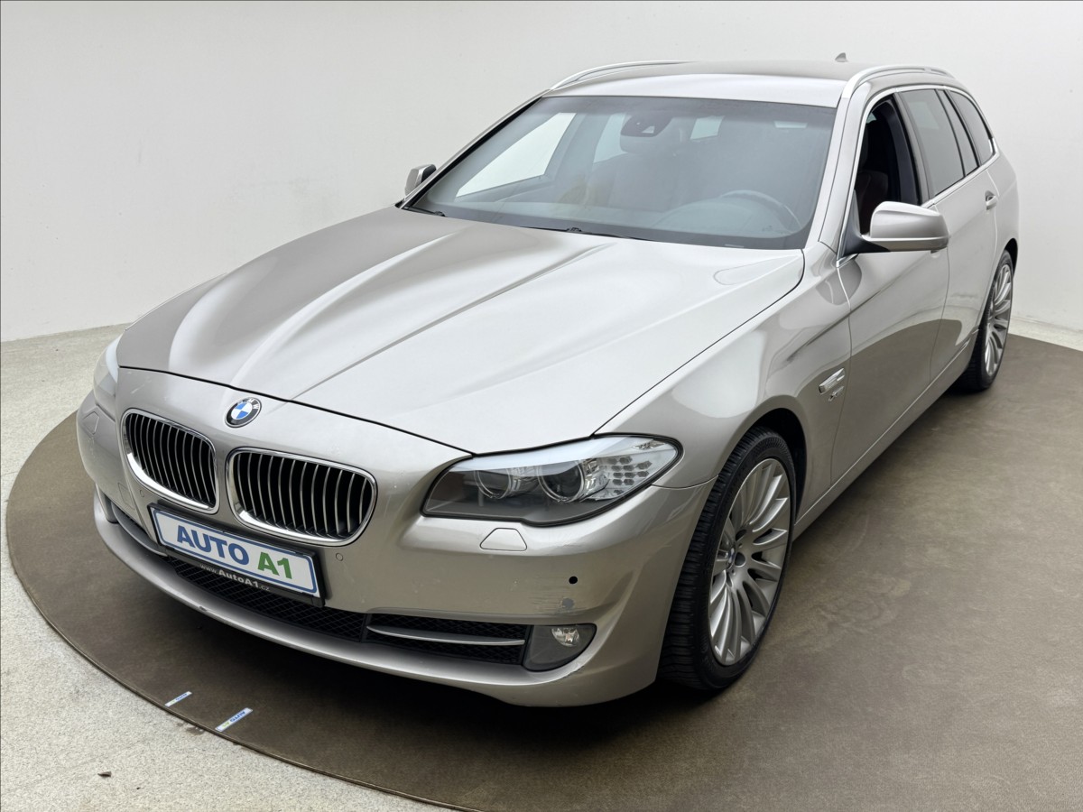 BMW Řada 5 3,0 30d 4X4 DPH LED KŮŽE TAŽNÉ