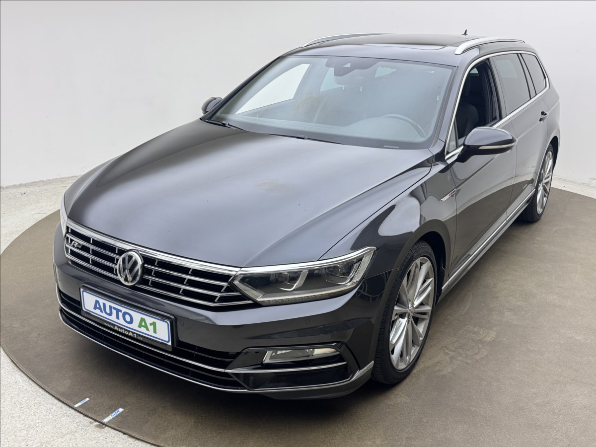 Volkswagen Passat 2,0 R-LINE DSG 4X4 VC DCC PANO