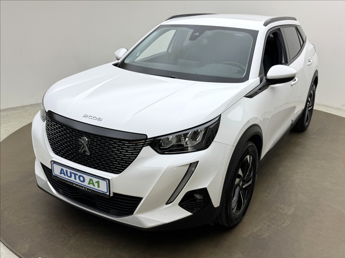 Peugeot 2008 1,2 DPH VÝHŘEV ALLURE+ 1MAJ ČR