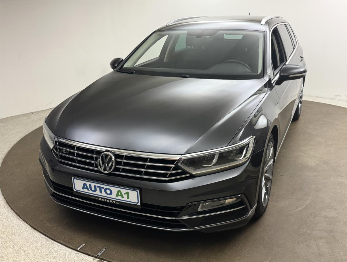 Volkswagen Passat 2,0 DSG R-LINE LED ACC NAV KAM