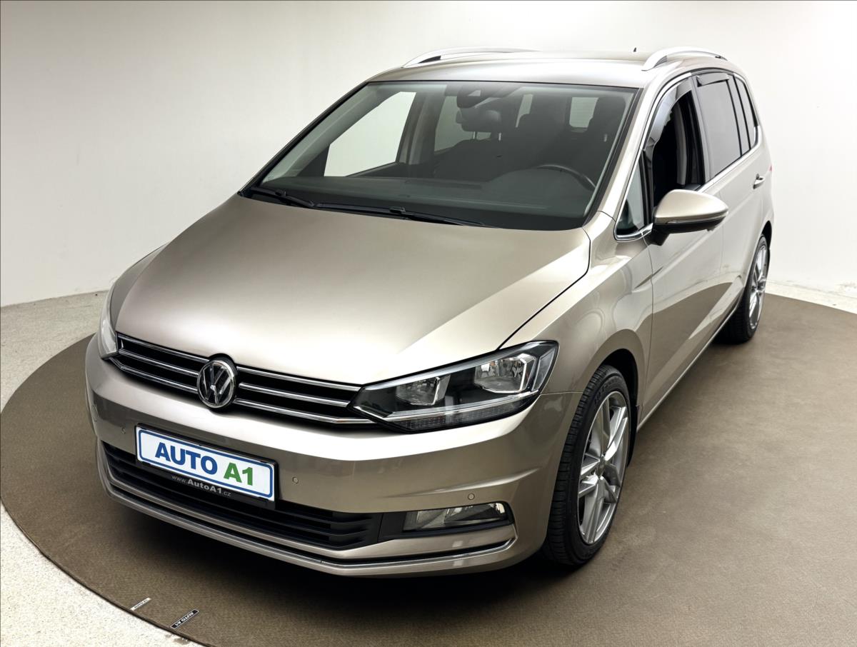 Volkswagen Touran 2,0 110kW DSG ACC NAVI KAMERA
