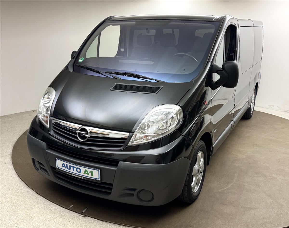 Opel Vivaro 2,5 107kW 9MÍST AC TAŽNÉ 1.MAJ