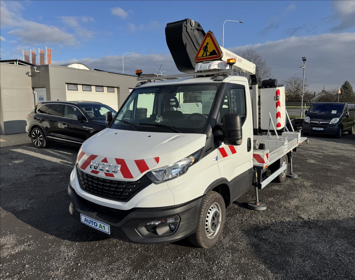 Iveco Daily 2,3 PLOŠINA DPH NAVI KAMERA