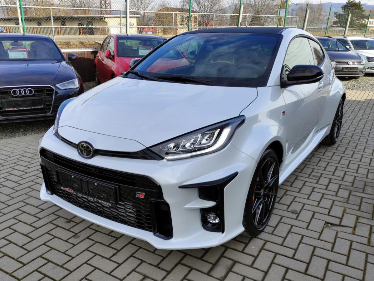 Toyota Yaris 1,6 GR 4x4 PERFORMANCE *NOVÝ V