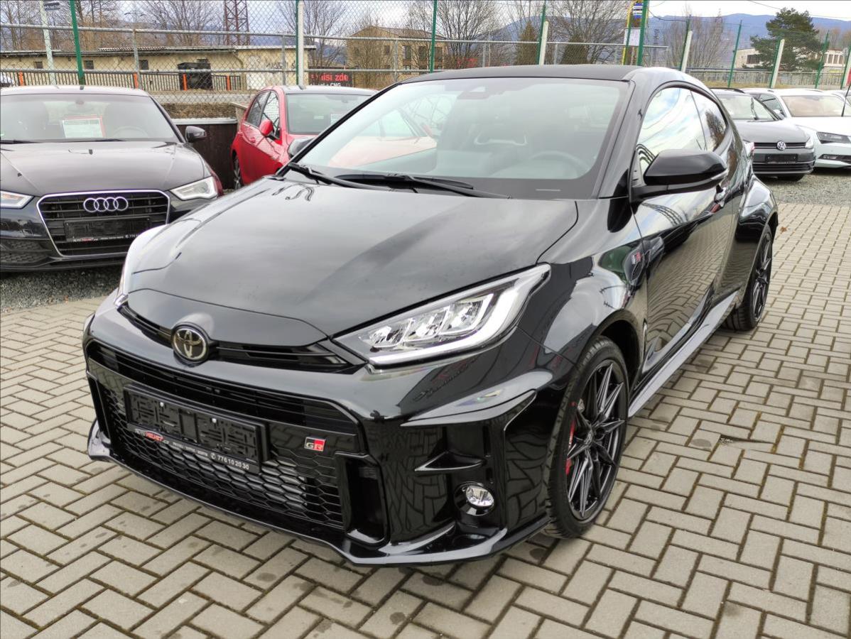 Toyota Yaris 1,6 GR 4x4 PERFORMANCE *NOVÝ V