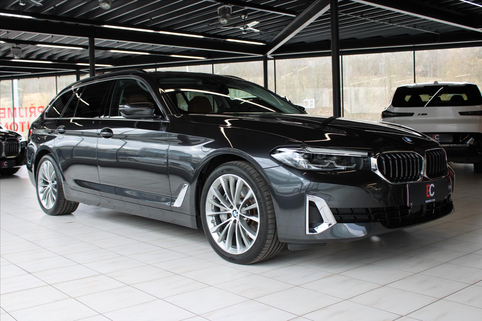 BMW Řada 5 530d Touring xDrive Luxury Lin