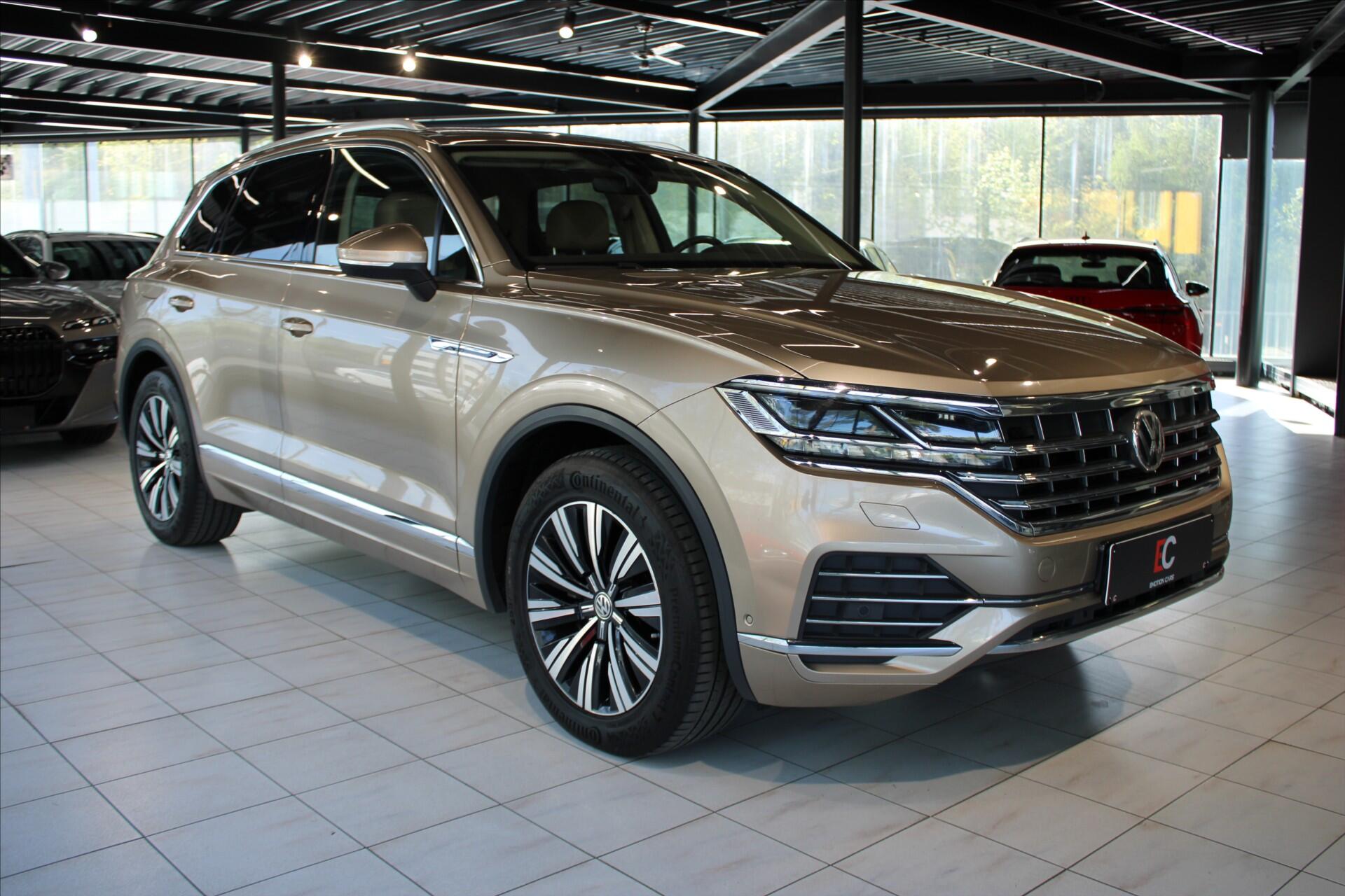 Volkswagen Touareg V6 TDi 210kW ACC/NezTop/Tažné/