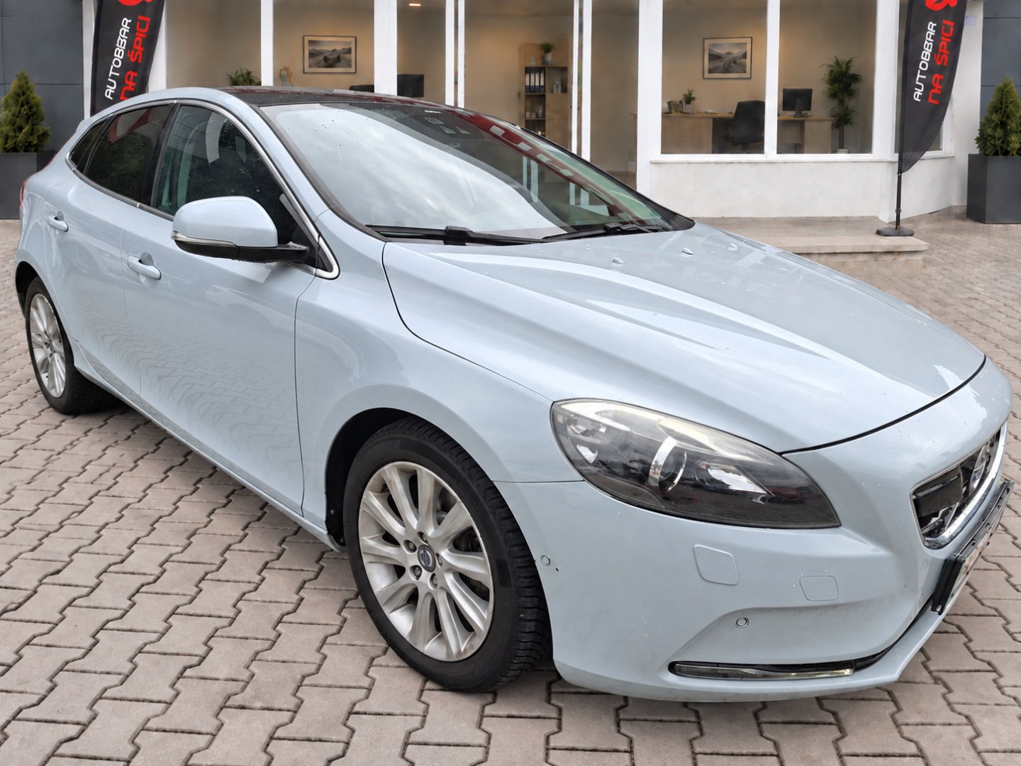 Volvo V40 2.0D3 110kW AUT -1.MAJITEL