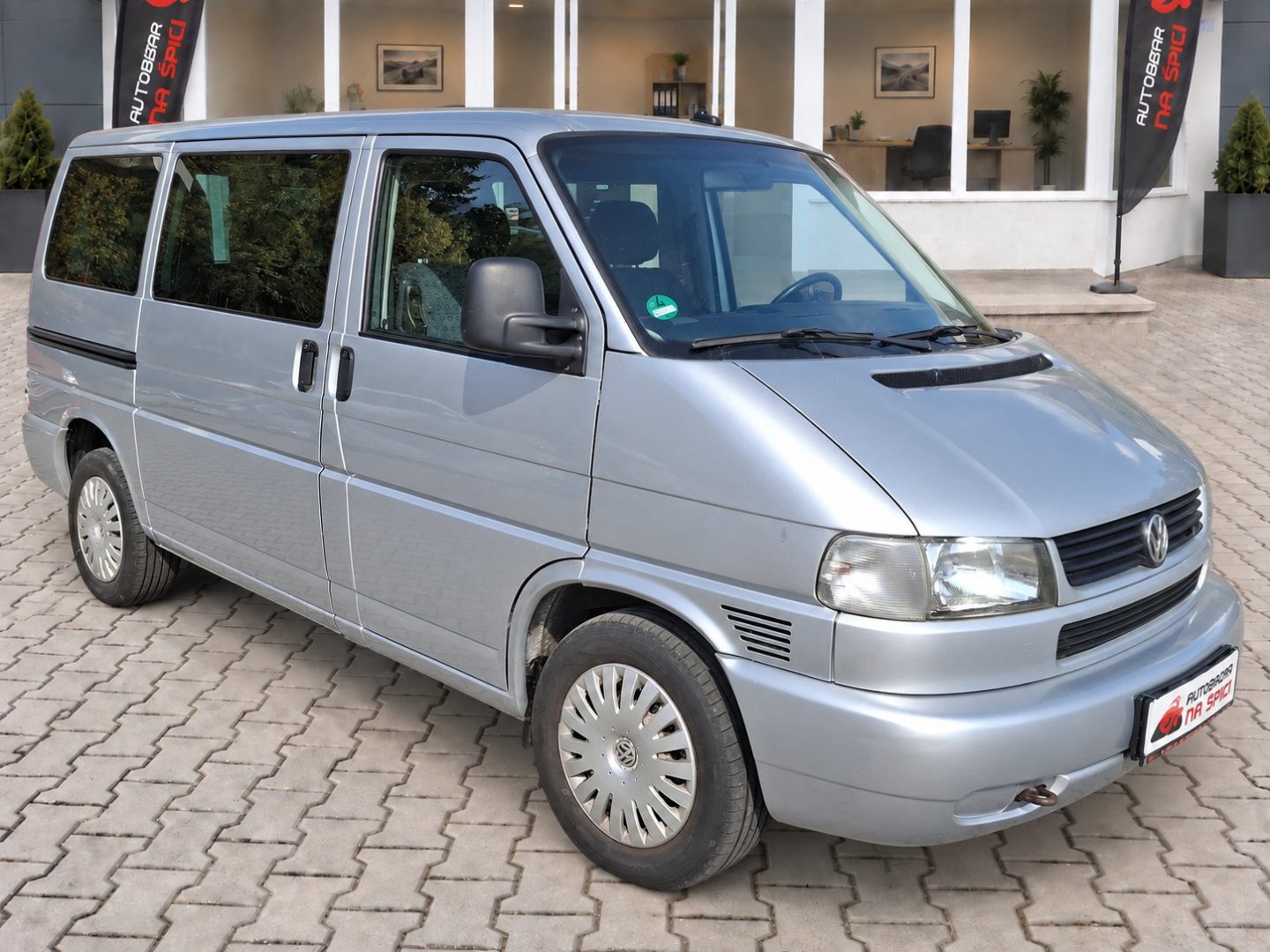 Volkswagen Caravelle 2.5TDI 111kW -7.MÍST-TAŽ.ZAŘ.