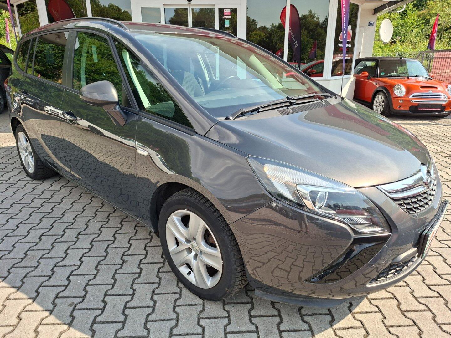 Opel Zafira TOURER 2.0CDTI 96kW -7.MÍST