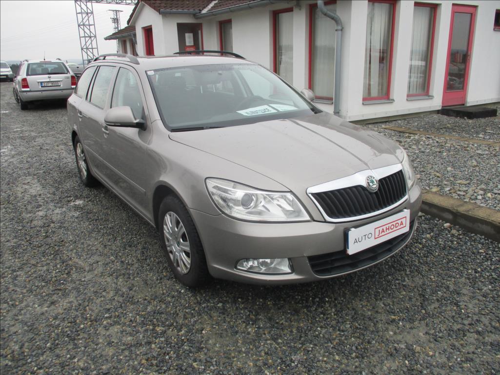 Škoda Octavia 1,6 TDI, klima, tažné zař.