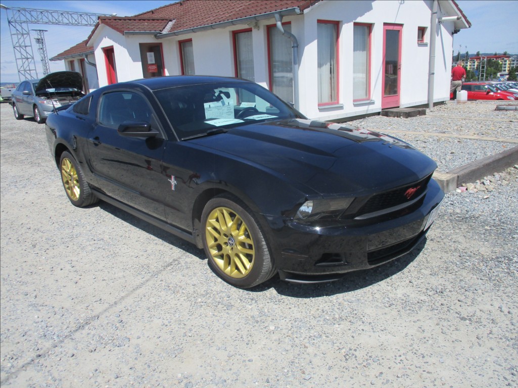 Ford Mustang 3,7 L V6, klima, 224kW,
