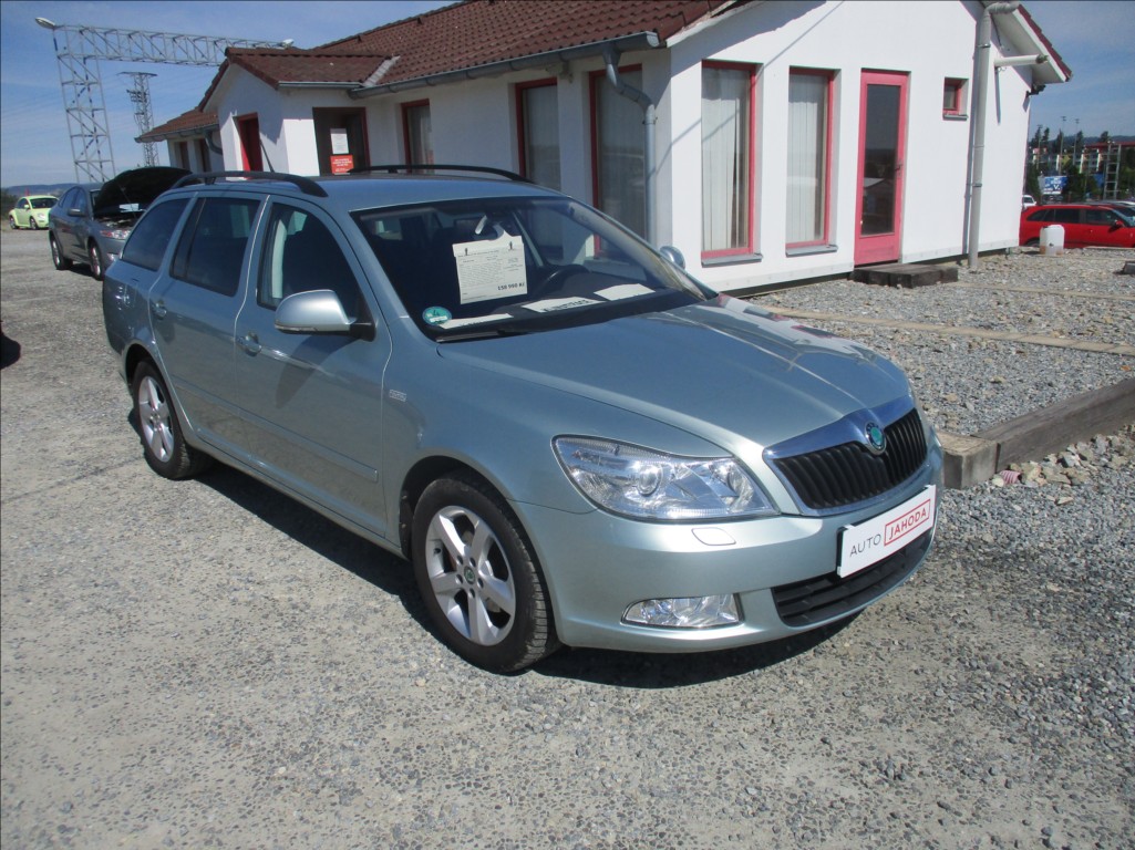 Škoda Octavia 1,4 TSI, klima,xenon,servis,