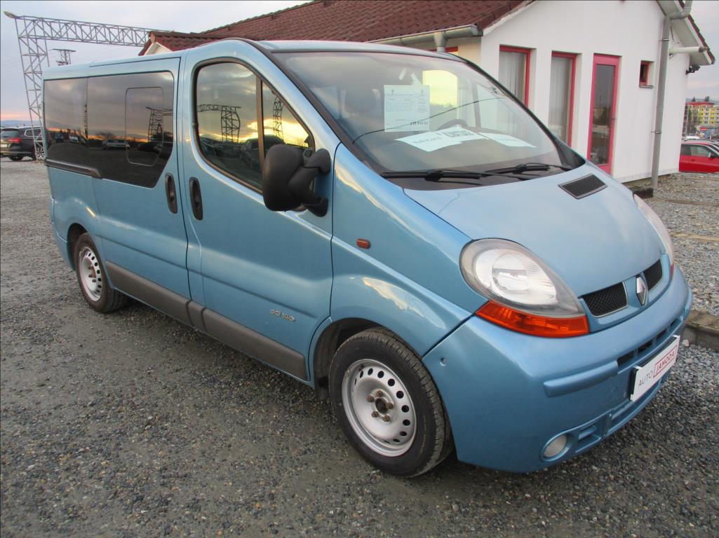 Renault Trafic 2,5 DCi, 8 míst, klima, tažné,