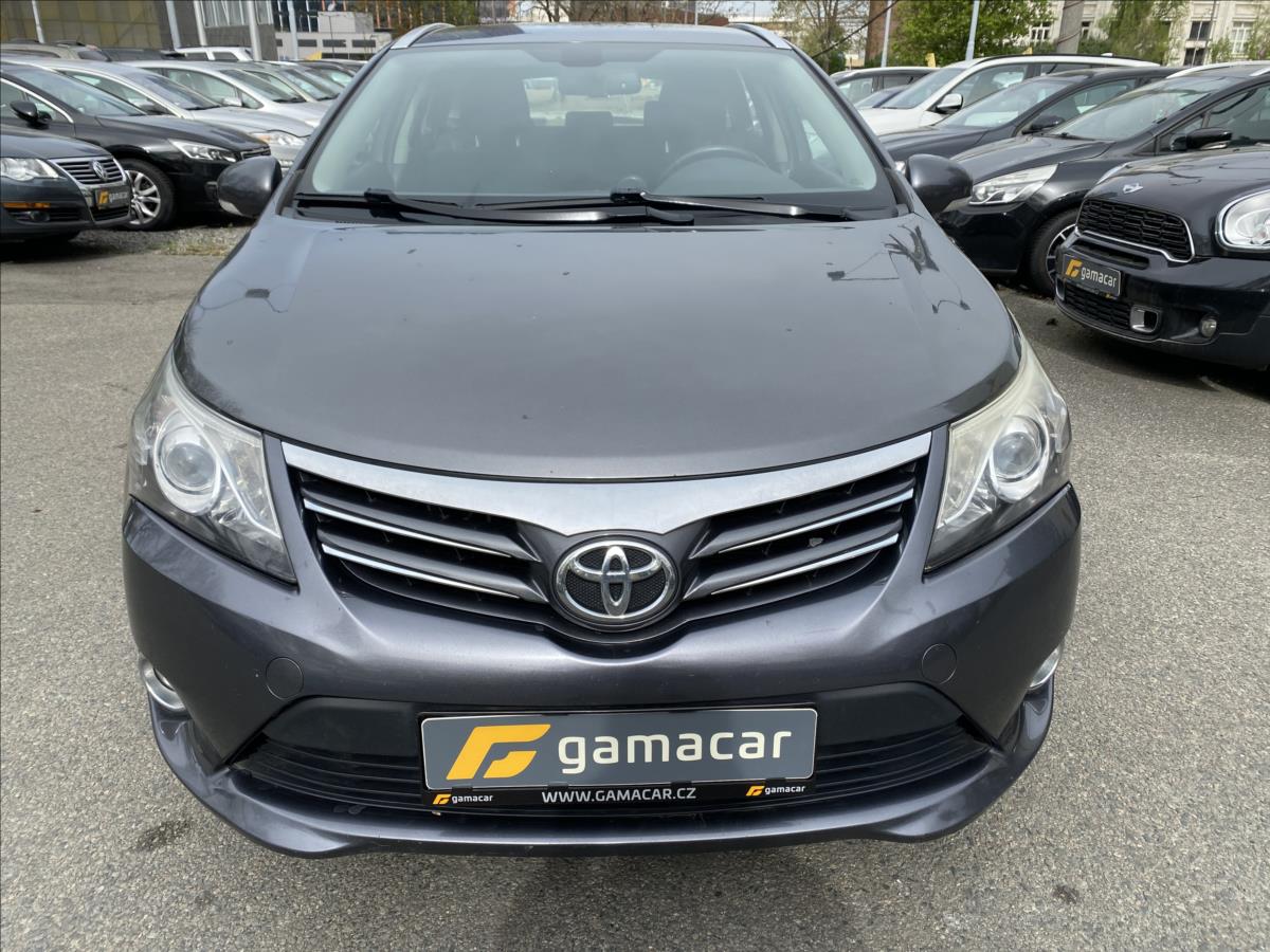 Toyota Avensis 1,8 digi klima, alu kola, serv