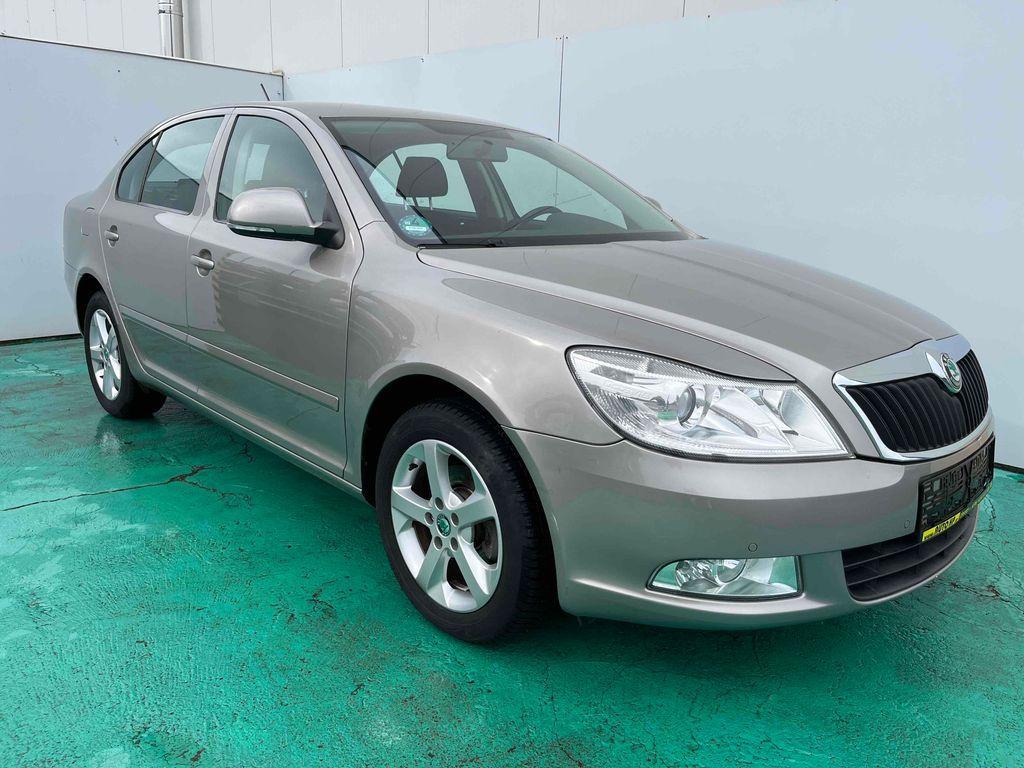 Škoda Octavia 1.4 TSI DSG, 1.majitel, Výhřev