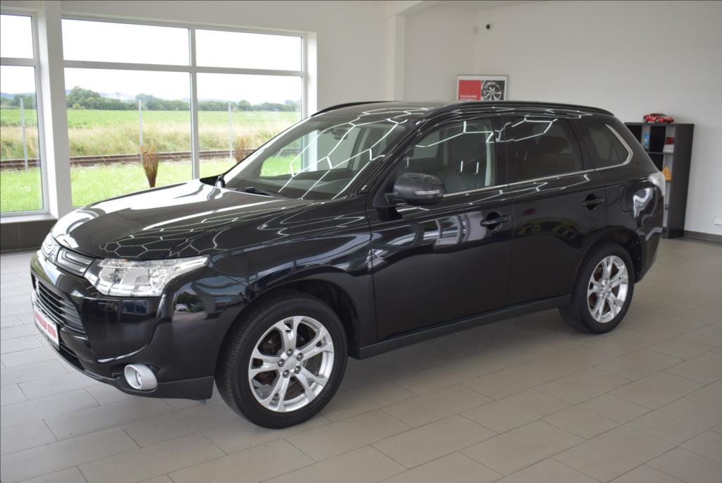 Mitsubishi Outlander 2,3 Di-D, 7-míst,4x4,kamera,TZ