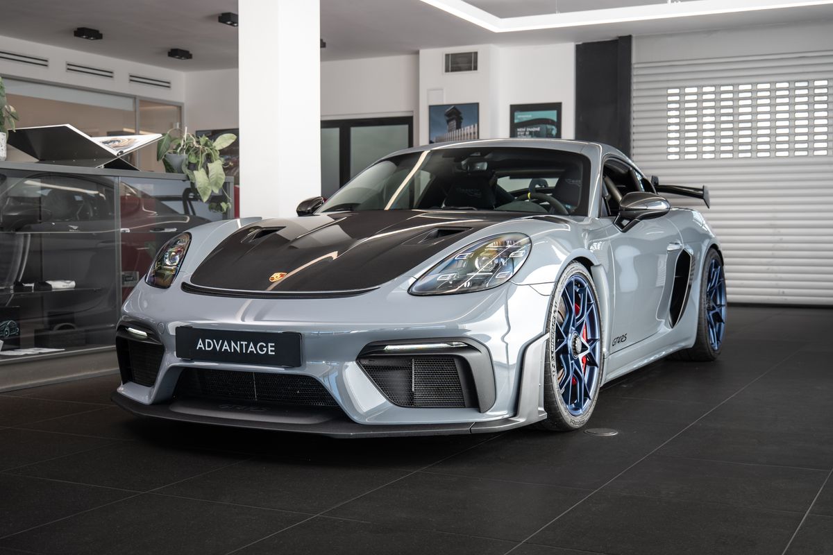 Porsche Cayman GT4 RS Weissach