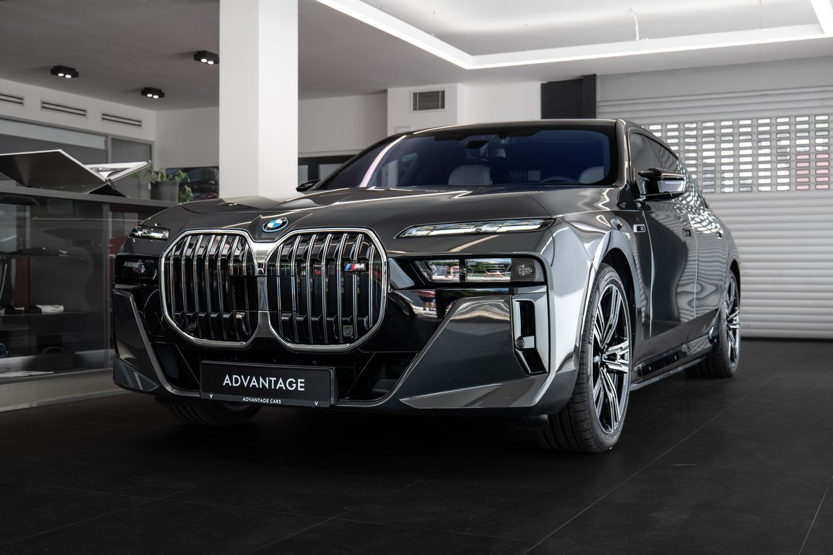 BMW M70 xDrive Bower&Wilkins Diamo