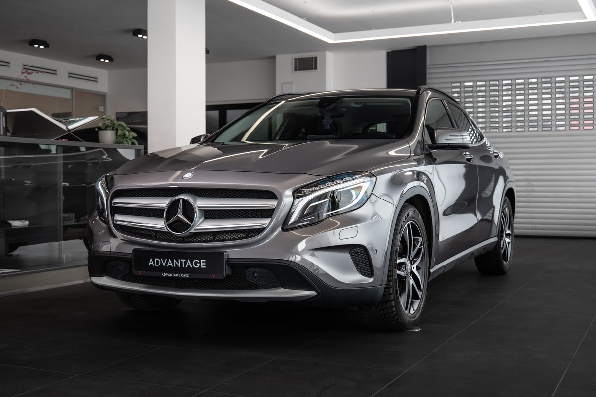 Mercedes-Benz GLA d 4MATIC Vyhřívaná sedadla/Par