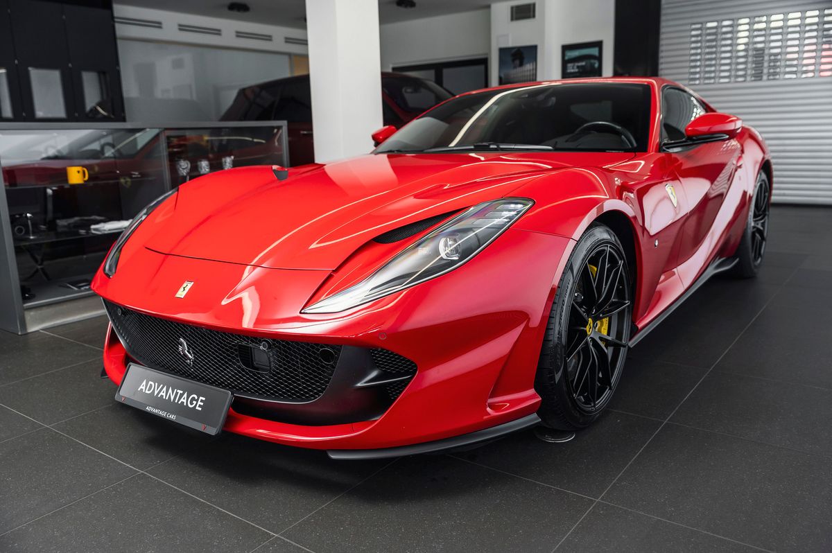 Ferrari 812 Superfast Rosso Corsa Metallizzato/Záruk