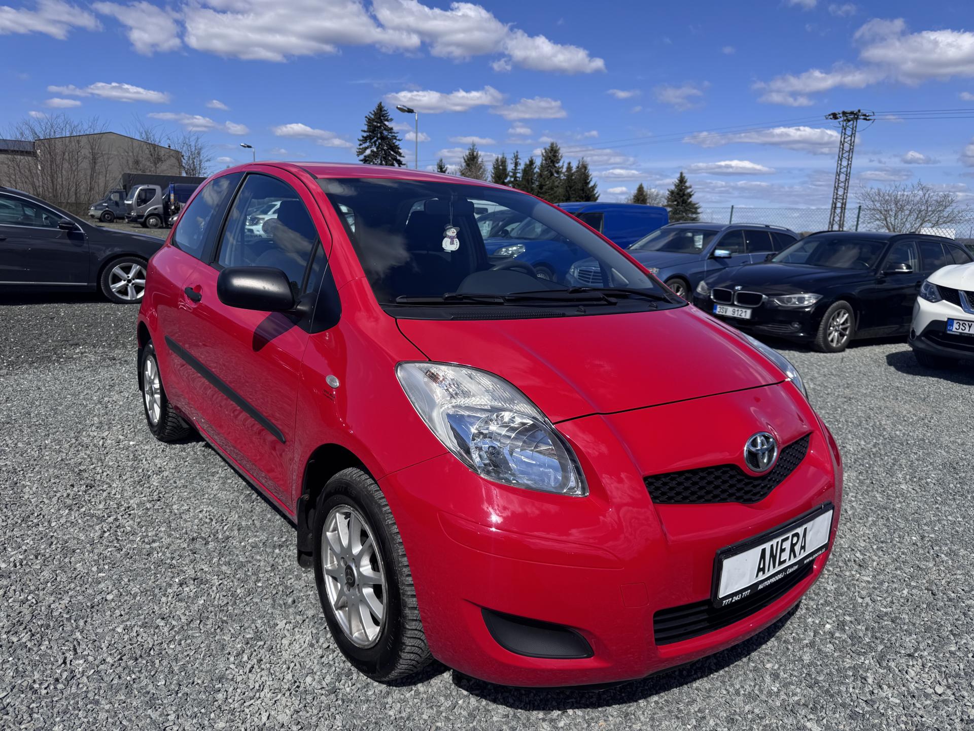 Toyota Yaris 1.0 VVTi,119 tis km,2.Maj,ČR