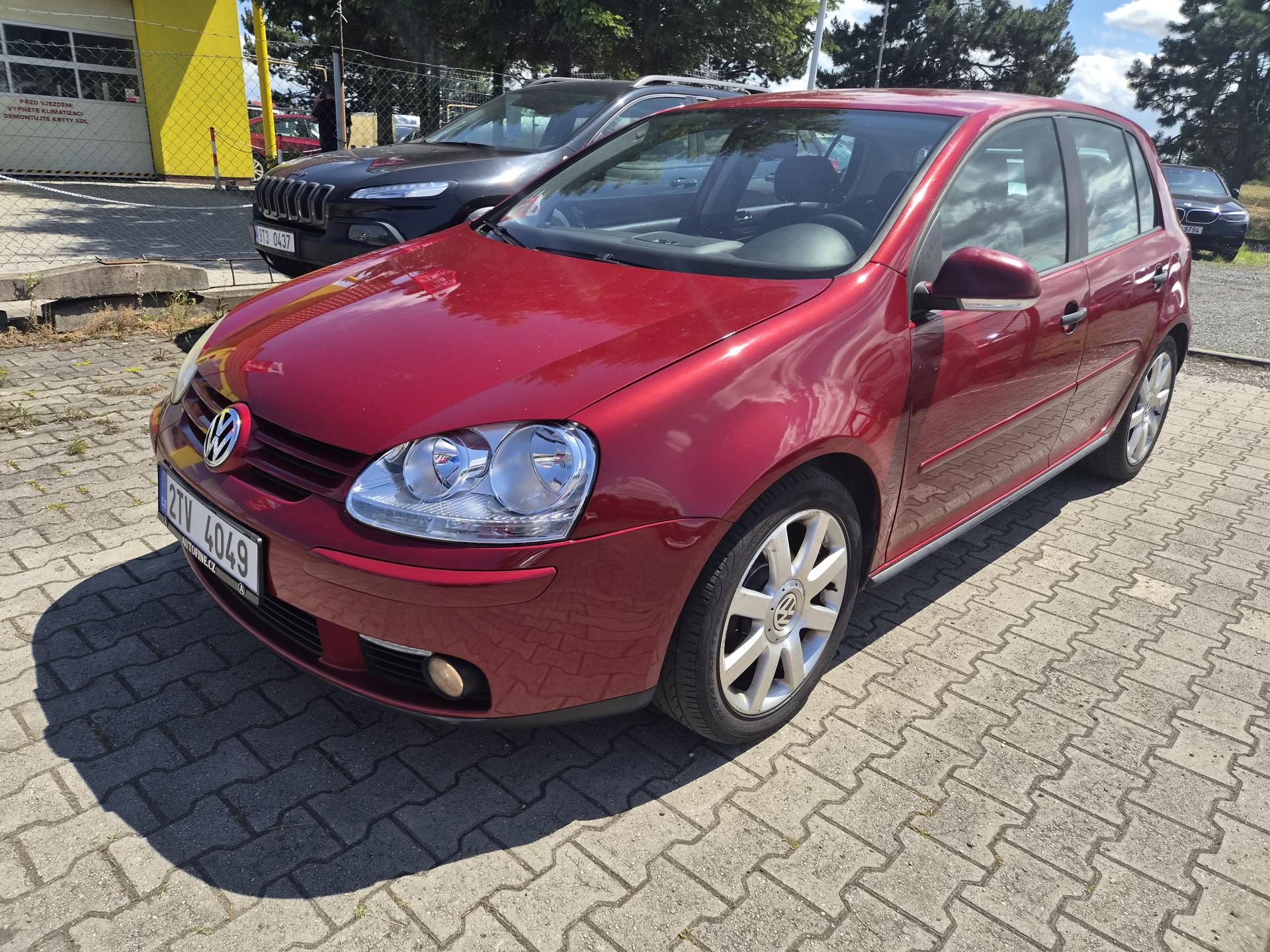 Volkswagen Golf 1,6 FSI automat