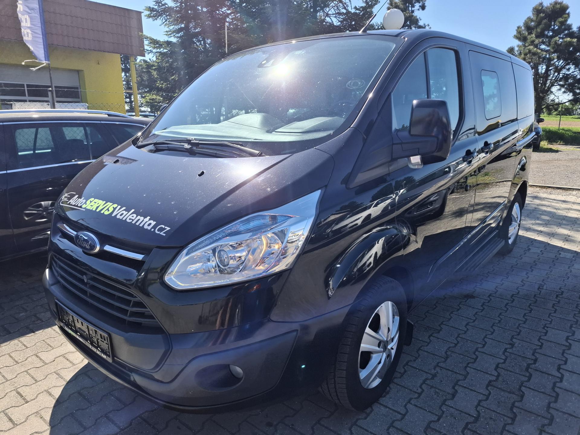 Ford Tourneo Custom 2,2 TDCi TITANIUM 8 míst