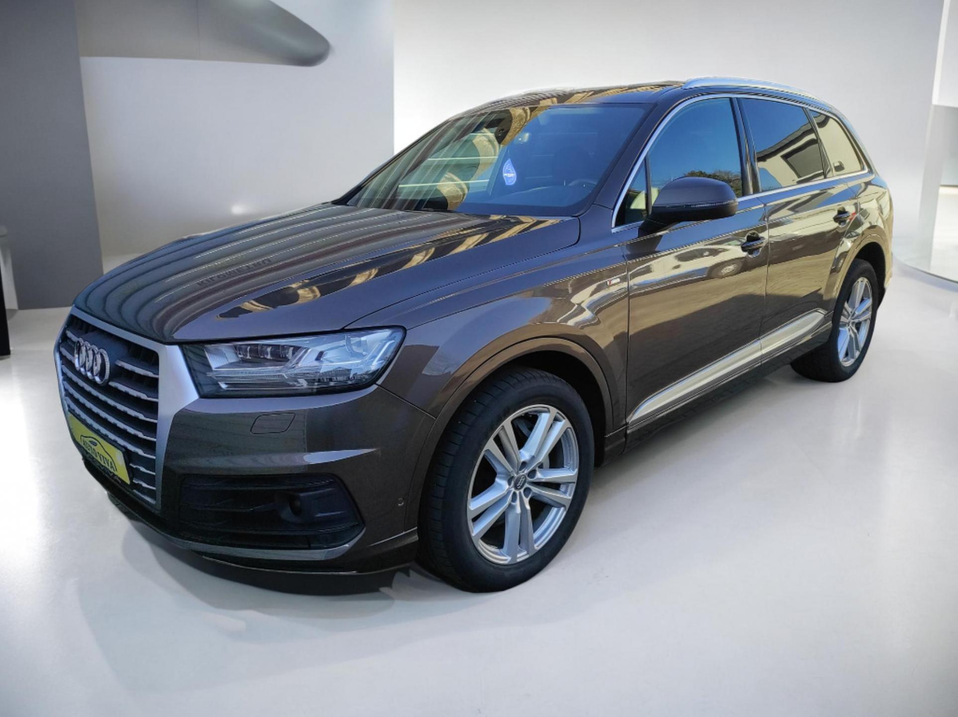 Audi Q7 3,0TDi 4x4,Sline,7 míst,Tažné