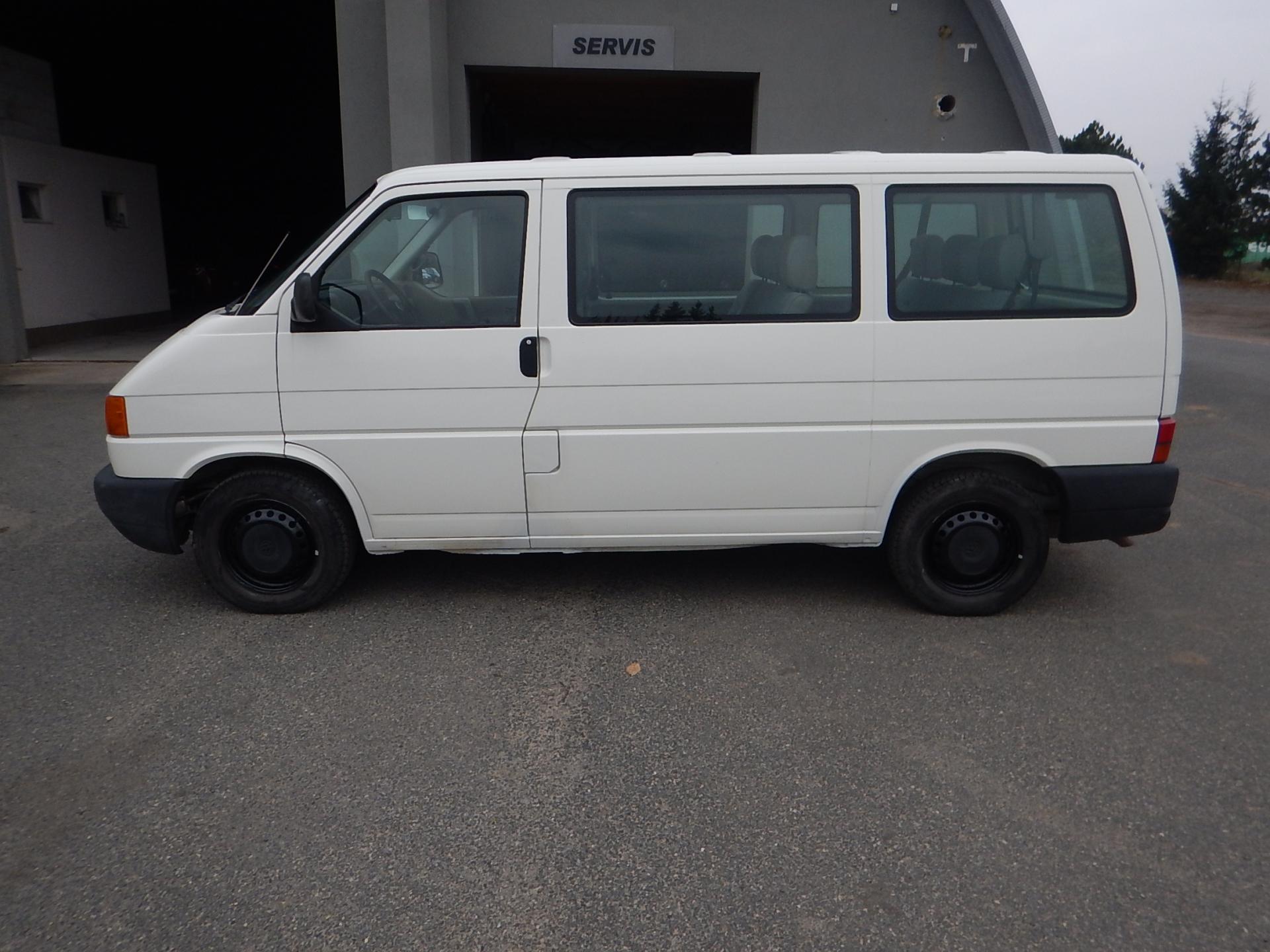 Volkswagen Transporter 2.5 TDI, BUS, 9 MÍST, TAŽNÉ
