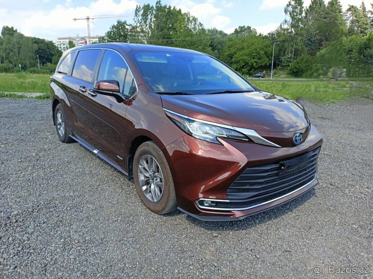 Toyota Sienna XLE 2.5 HYBRID AWD, 7 MÍST