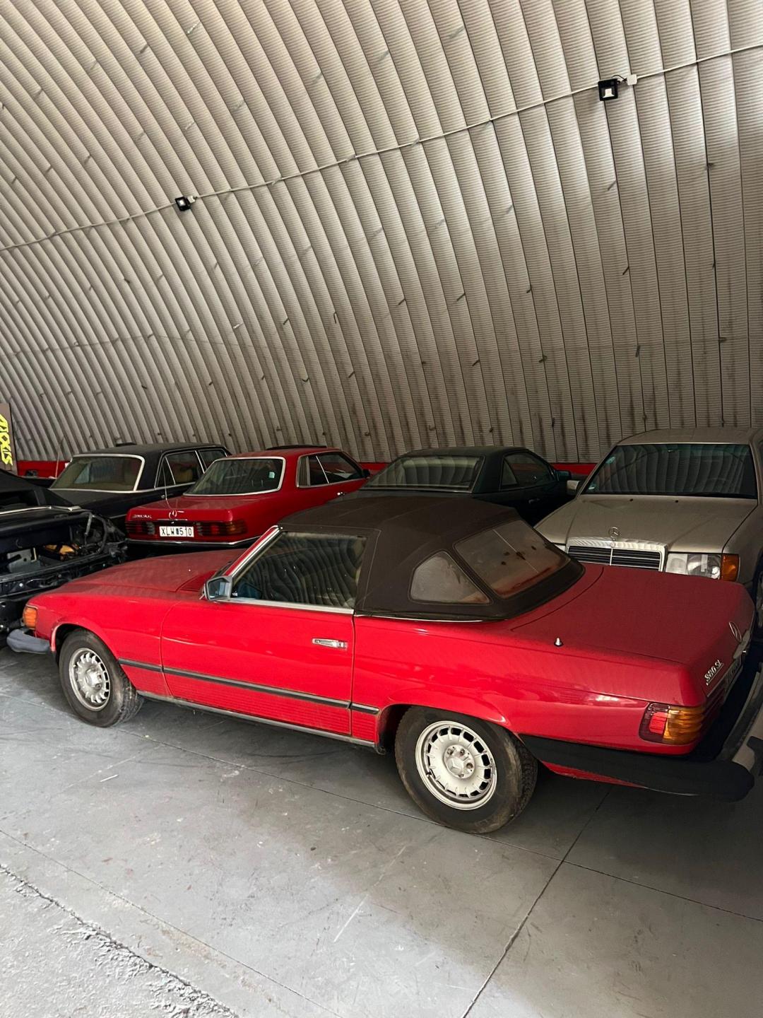 Mercedes-Benz SL 380 SL, NA BÍLÝCH SPZ