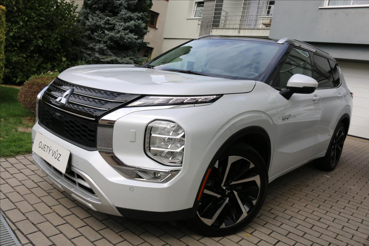 Mitsubishi Outlander 2,4 PHEV, 7míst, Tažné