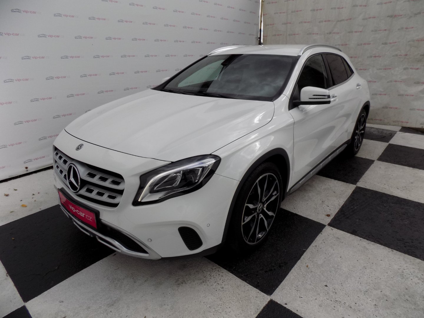 Mercedes-Benz GLA 200/NAVI/Performance-LED/DPH/