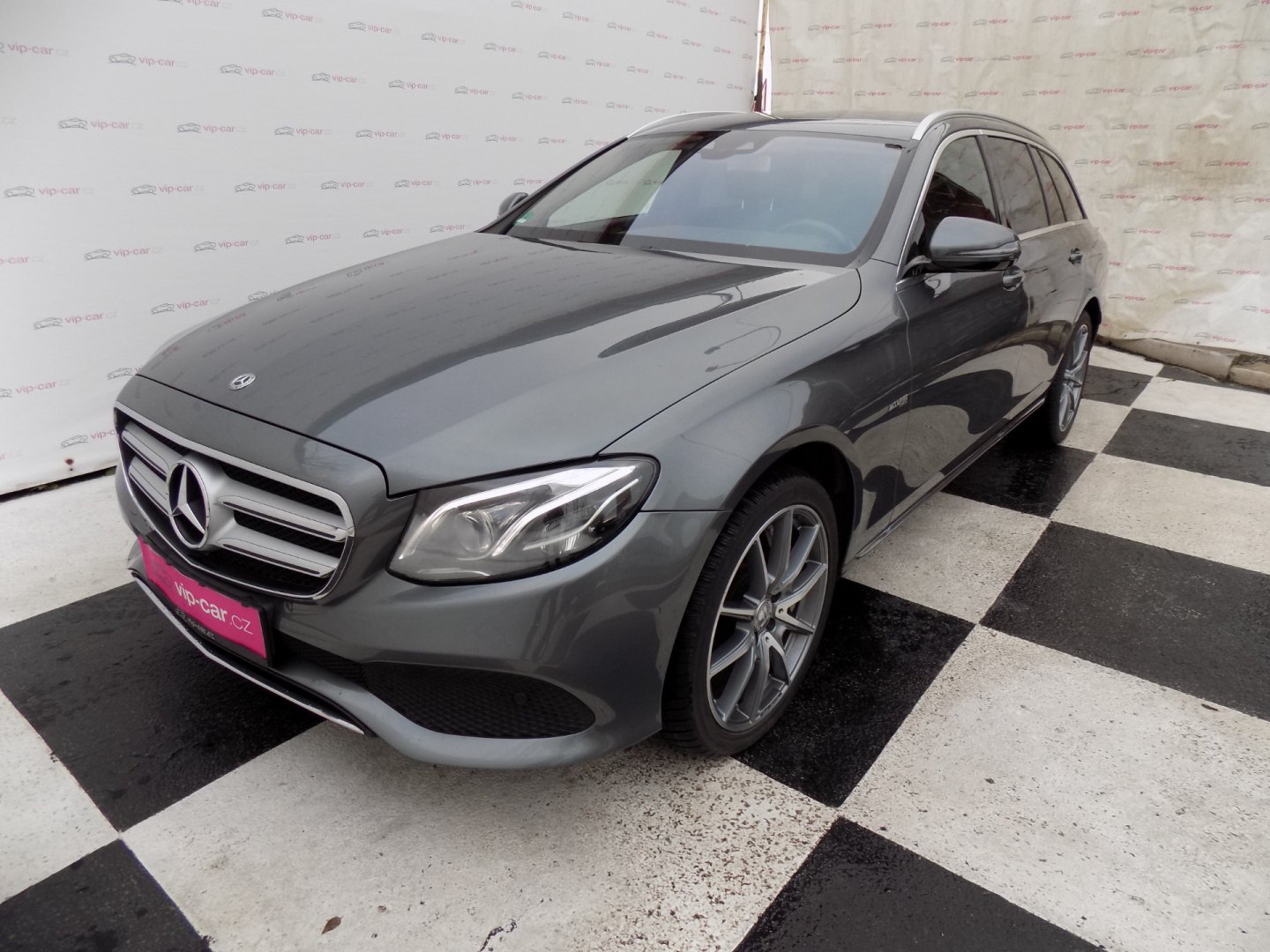 Mercedes-Benz Třídy E 400d/4-M/Full-LED/Webasto/