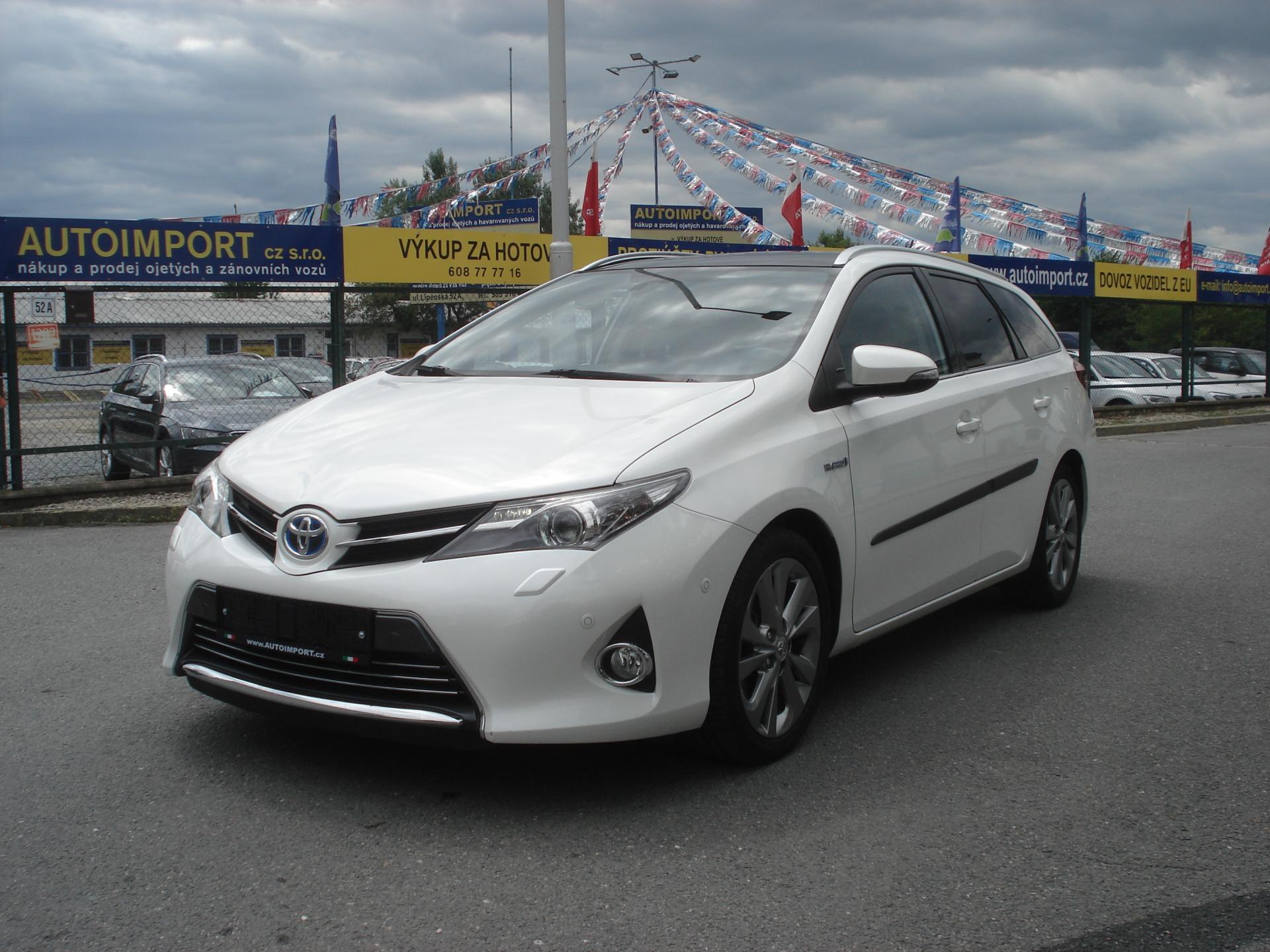 Toyota Auris 1.8 Hybrid e-CVT Executive