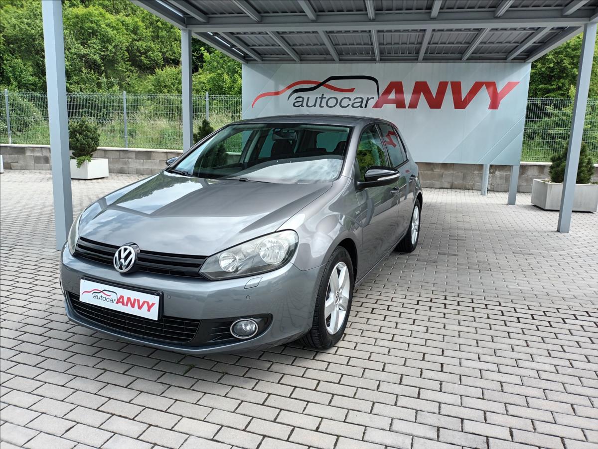 Volkswagen Golf 1,2 TSI,SERVIS,VÝHŘEV,PARKING
