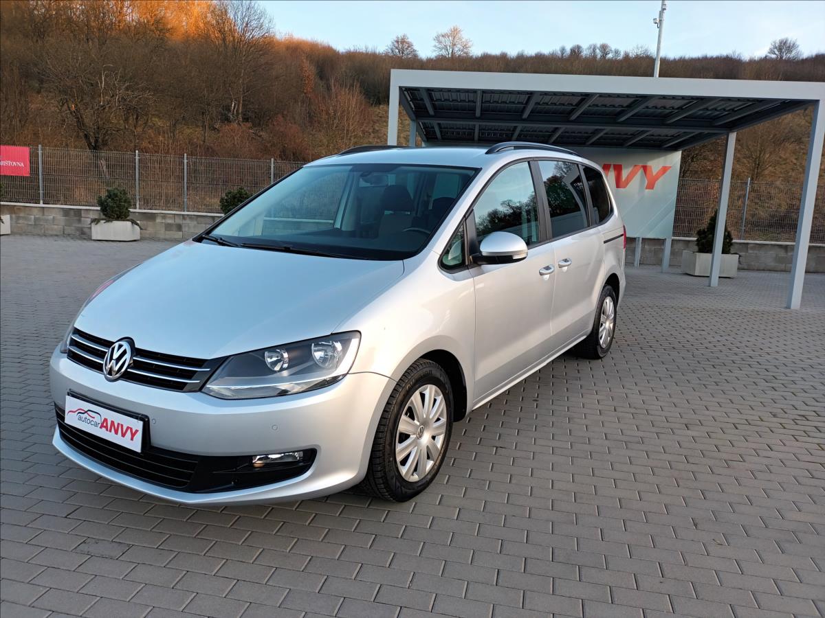 Volkswagen Sharan 2,0 TDI,7MÍST,SERVISKA,VÝHŘEV