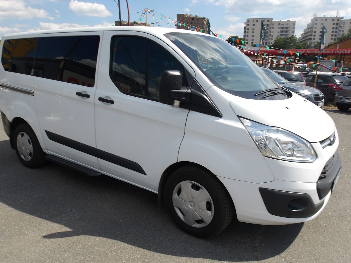 Ford Transit Custom 2,2TDCi 8 MÍST PO ROZVODECH !