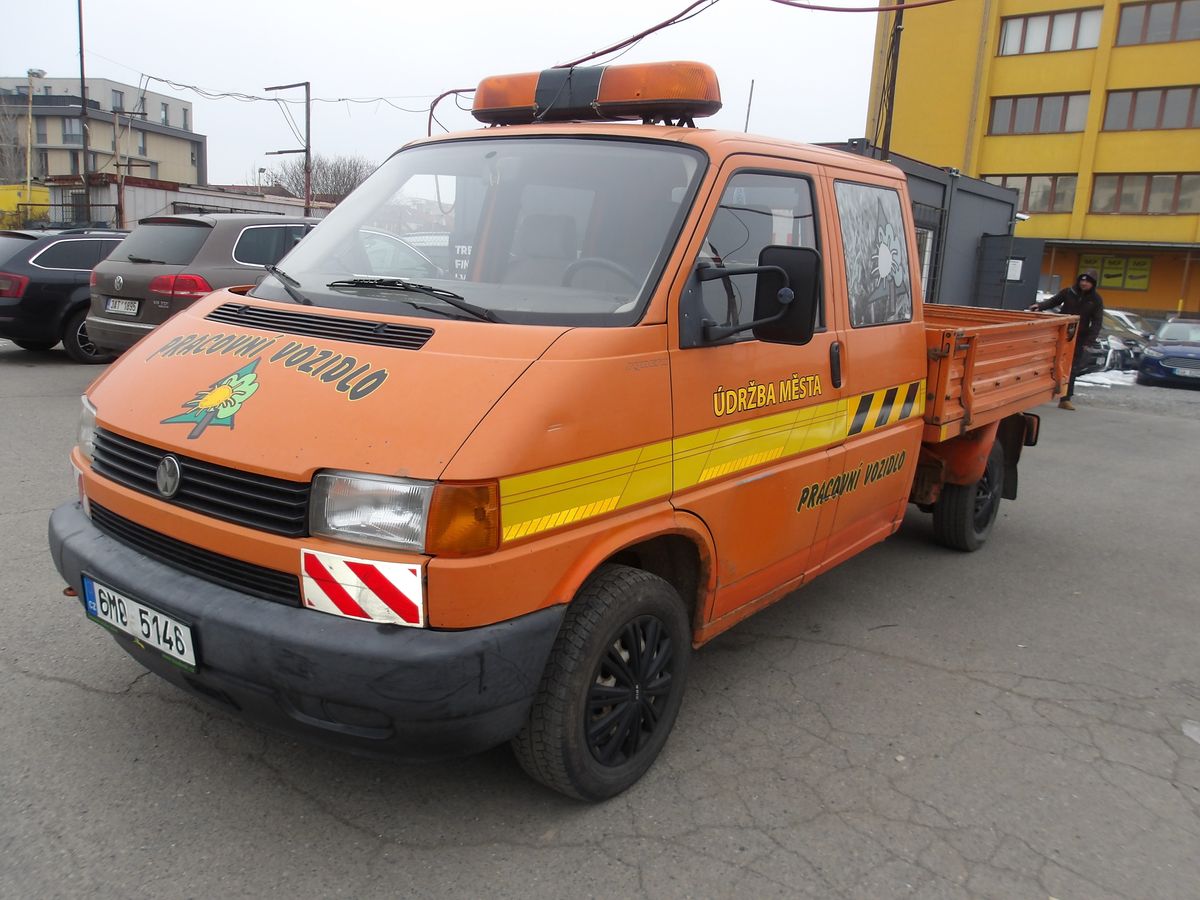 Volkswagen Transporter 2,4TDi 57kW ČR VALNÍK 6MÍST