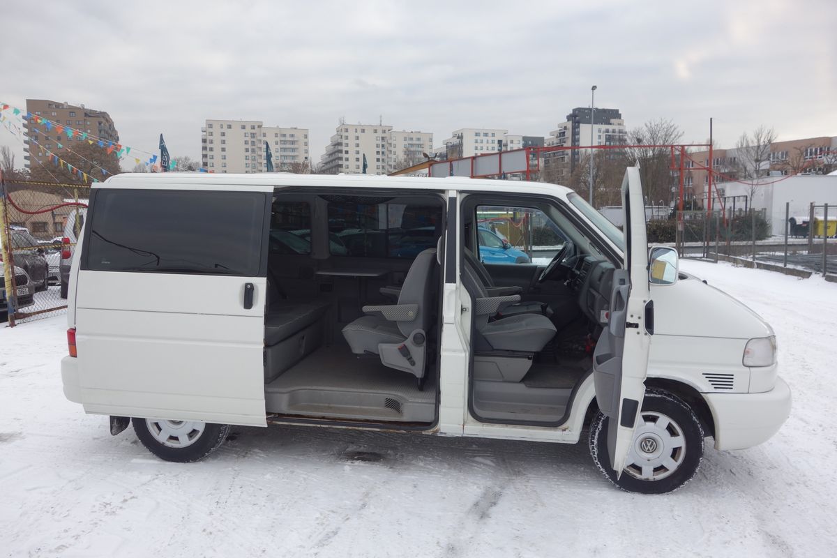 Volkswagen Multivan 2,5TDi ZACHOVALÝ ! 7 MÍST !