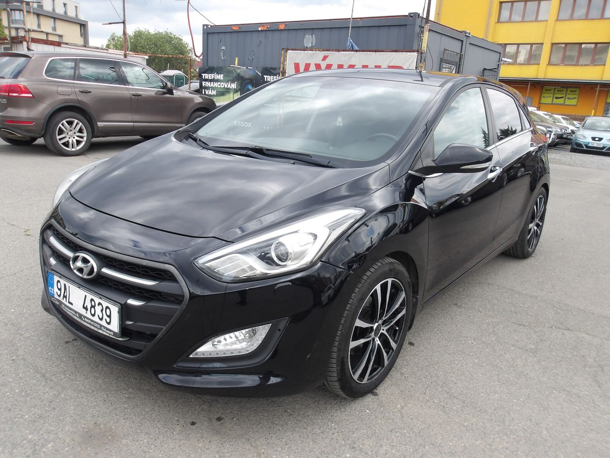 Hyundai i30 1,6CRDi Automat!! 2 x kola!