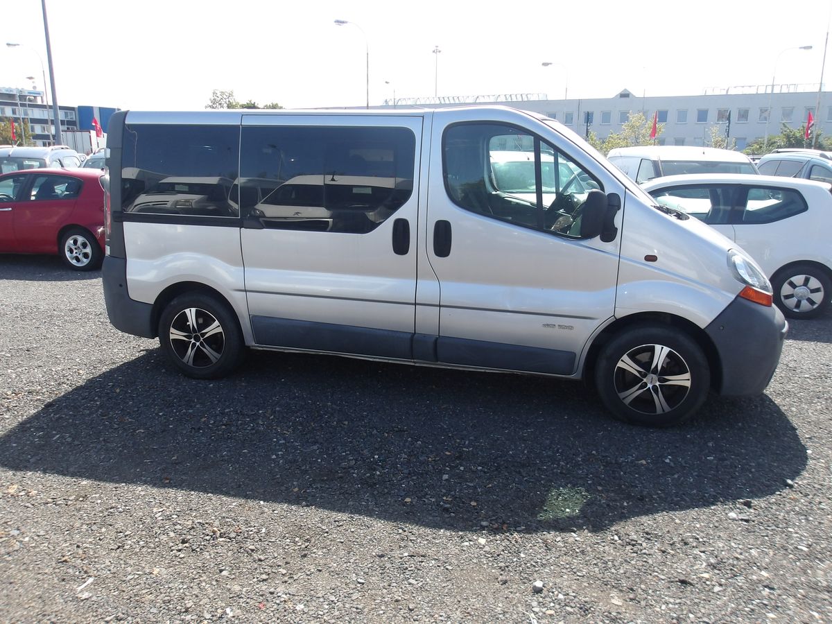 Renault Trafic 1,9DCi 74 kW 8 míst !!