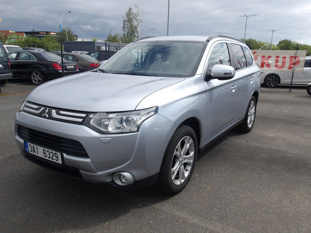 Mitsubishi Outlander 2,3DI-D 4x4 ČR 7 MÍST ! 2.MAJ.