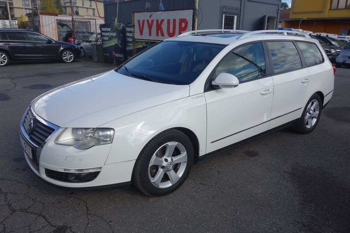 Volkswagen Passat 2,0TDi DSG ! MAX VÝBAVA !